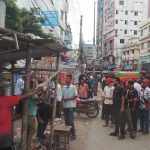 ফরিদপুরে অবৈধ স্থাপনা উচ্ছেদ, ফুটপাত দখলমুক্তকরণ অভিযান

ফরিদপুর পৌরসভার উদ্যোগে শহরে অবৈধ স্থাপনা উচ্ছেদ ও ফুটপাত দখলমুক্তকরণ অভিযান পরিচালনা করা হয়েছে।
আজ রোববার (৯ আগস্ট) বিকেলে ফরিদপুর পৌর সুপার মার্কেটের সামনে থেকে এ অভিযান শুরু হয়। ফরিদপুর পৌরসভার প্রধান নির্বাহী কর্মকর্তা  হোসাইন মোহাম্মদ হাই জাকির নেতৃত্বে পরিচালিত অভিযানে পৌরসভার বিভিন্ন পর্যায়ের কর্মকর্তা-কর্মচারীরা অংশ নেন।
এ সময় উপস্থিত ছিলেন পৌর নির্বাহী কর্মকর্তা তানজিলুর রহমান, হিসাবরক্ষণ কর্মকর্তা গোবিন্দ চন্দ্র মন্ডল, সমাজ উন্নয়ন কর্মকর্তা সৈয়দ মোহাম্মদ আহাদুজ্জামান, উপসহকারী প্রকৌশলী (বিদ্যুৎ) মো. শরিফুল ইসলাম, উপসহকারী প্রকৌশলী (সিভিল) লাইজিং হোসেন রাজুসহ পৌরসভার সর্বস্তরের কর্মকর্তা-কর্মচারীরা।

অভিযানকালে ফুটপাত ও সড়কের জায়গা দখল করে গড়ে ওঠা অবৈধ স্থাপনা সরিয়ে দেওয়া হয়। এতে পথচারীদের চলাচলের পথ উন্মুক্ত হয় এবং সড়কে শৃঙ্খলা ফিরিয়ে আনার উদ্যোগ নেওয়া হয়।
পৌরসভা কর্তৃপক্ষ জানায়, ফরিদপুর শহরের অবৈধ স্থাপনা উচ্ছেদ ও ফুটপাত দখলমুক্ত রাখতে এ ধরনের অভিযান নিয়মিতভাবে অব্যাহত থাকবে। পাশাপাশি ফুটপাত ও সড়ক দখল করে নতুন করে কোনো স্থাপনা নির্মাণ না করার জন্য সংশ্লিষ্টদের সতর্ক করা হবে।